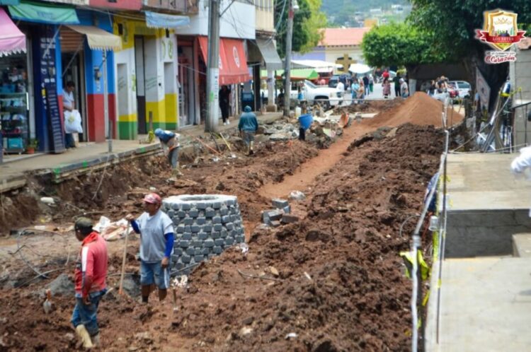 Humberto Jiménez cumple en Los Reyes y las obras avanzan con rumbo y compromiso