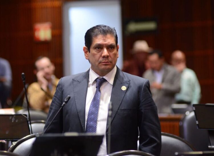 Presenta diputado Ernesto Núñez iniciativa para sancionar la falsa atribución de paternidad