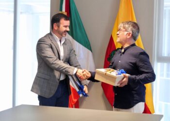 Recibe Yankel Benítez a embajador de Colombia