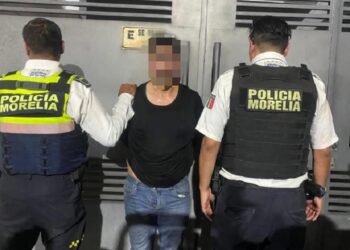 Policía Morelia detiene a civil con arma de fuego en Plaza Carillo