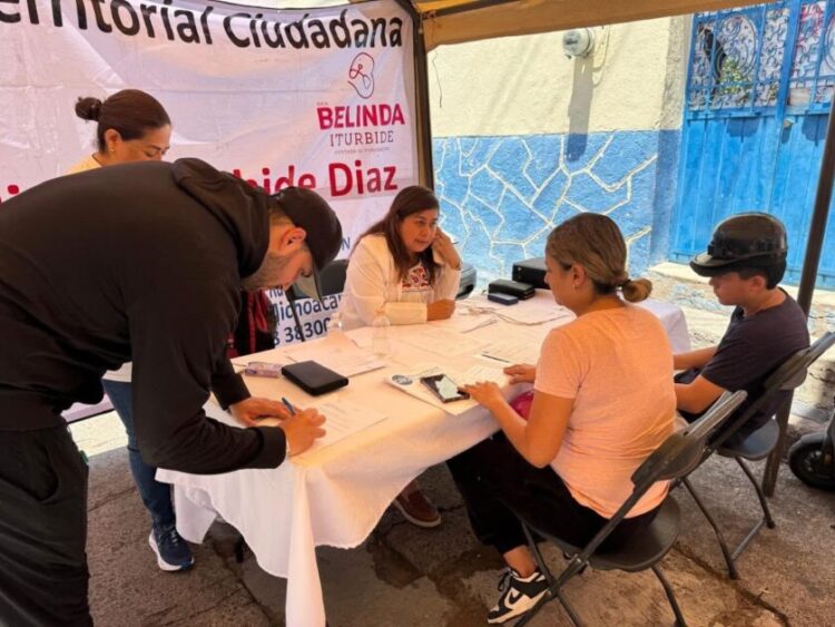 Lleva Belinda Iturbide servicios médicos y legales a colonias La Banca y Los Ángeles