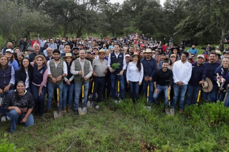 Morelia planta futuro: Alfonso Martínez encabeza jornada de reforestación en Chiquimitío
