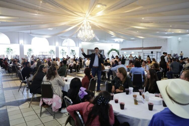 En Puruándiro, Alfonso Martínez promueve riqueza cultural de Morelia