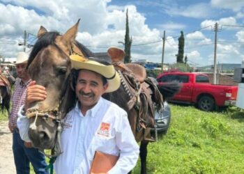 Huele a corrupción del alcalde Molinero de Charo, tras recibir un caballo de regalo