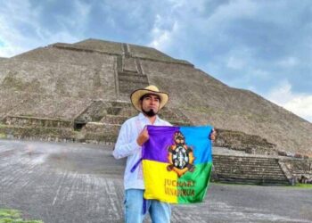 En Teotihuacán es condecorado Pavel Ulianov por su lucha en defensa de los pueblos indígenas