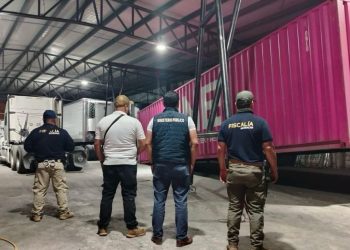 En cateo, desmantela FGE bodega y  asegura 23 unidades relacionadas con el delito de robo al transporte en la autopista siglo XXI