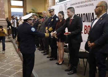 Comisión de Seguridad y Protección Civil de la 76 Legislatura reconoce a bomberos del estado