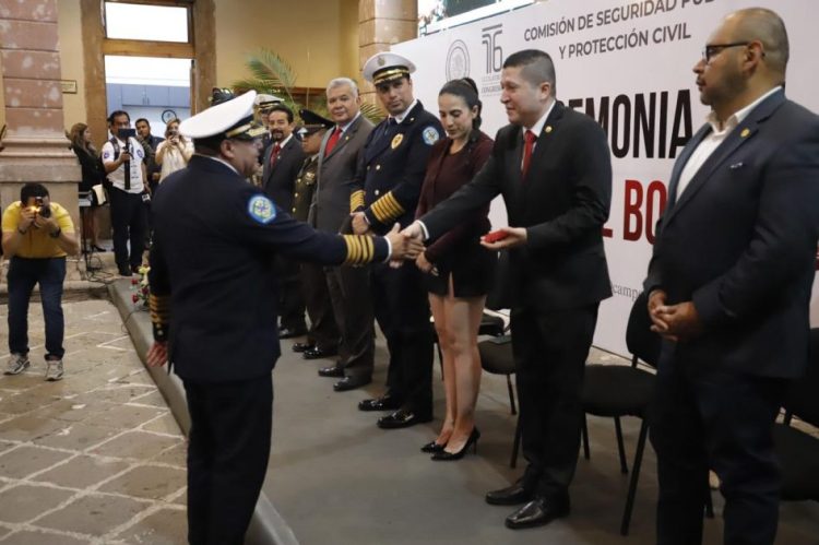 Comisión de Seguridad y Protección Civil de la 76 Legislatura reconoce a bomberos del estado
