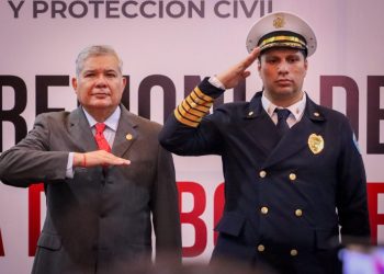 Magaña de la Mora, tras entrega de reconocimientos a bomberos en el Congreso, resalta la labor que realizan