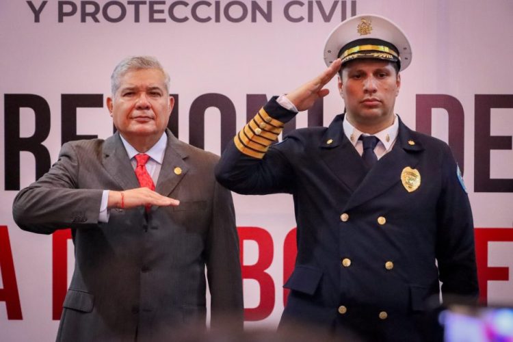 Magaña de la Mora, tras entrega de reconocimientos a bomberos en el Congreso, resalta la labor que realizan
