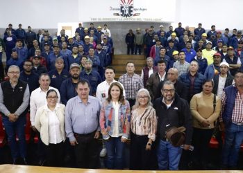 Reconocen trabajadores lucha progresista de Fabiola Alanís