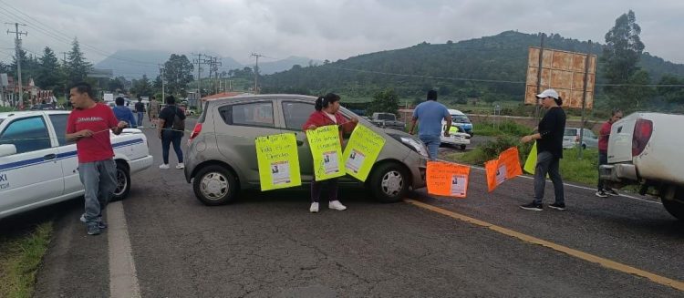 Bloqueo carretero por segundo día en Tzintzuntzan; exigen aparición con vida de Leodegario Ceras