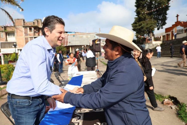 Alfonso Martínez abre las puertas de Morelia a artesanías de la Meseta Purépecha