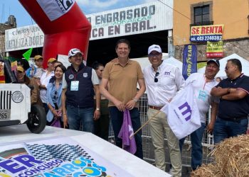 Alfonso Martínez da banderazo a exitoso 3er Concurso de Carros Locos