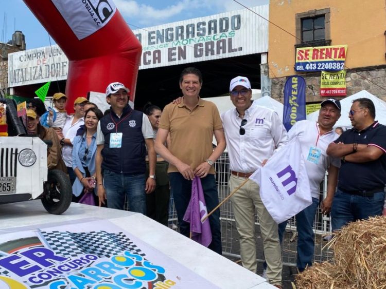 Alfonso Martínez da banderazo a exitoso 3er Concurso de Carros Locos