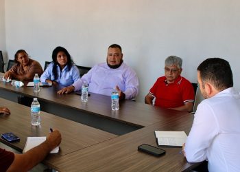 Yankel Benítez escucha y atiende a vecinos de colonia Primo Tapia