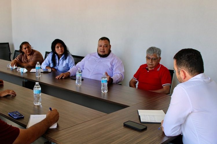 Yankel Benítez escucha y atiende a vecinos de colonia Primo Tapia