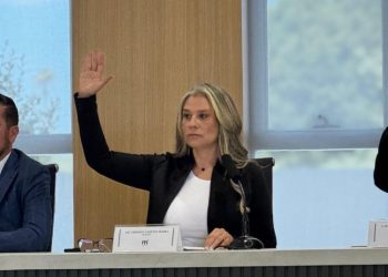 Verónica Zamudio propone retirar casetas telefónicas en desuso para garantizar banquetas libres y seguras