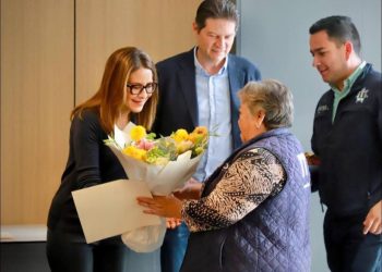 Alfonso Martínez y Paola Delgadillo reconocen a los Adultos Mayores