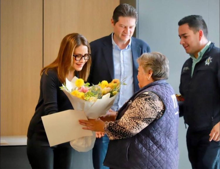 Alfonso Martínez y Paola Delgadillo reconocen a los Adultos Mayores