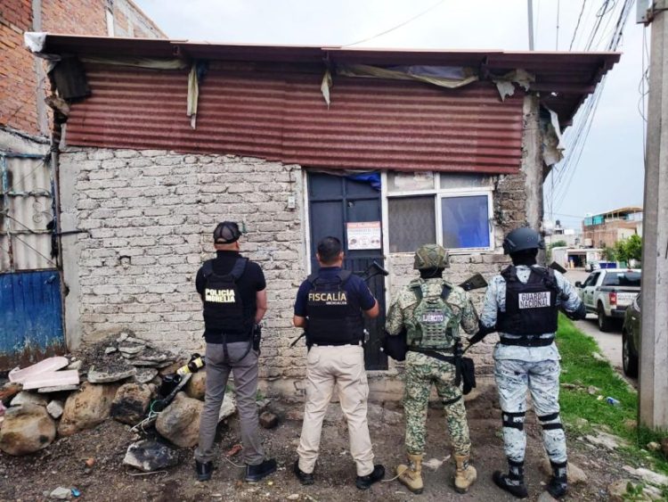 En coordinación interinstitucional, asegura FGE más de mil 500 dosis de metanfetamina y detiene a dos personas, en cateos en Morelia