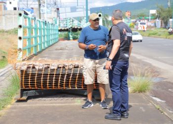 Juan Carlos Barragán exige solución por abandono del puente peatonal en Villas del Pedregal