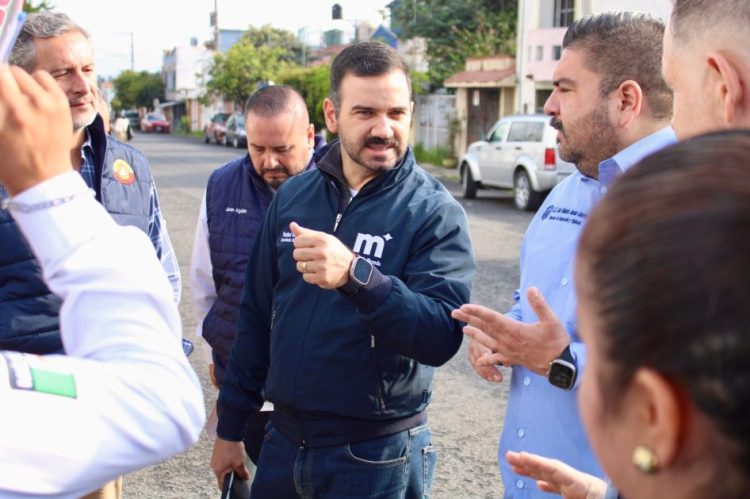 Yankel Benítez encabeza operativo de ordenamiento comercial en la colonia Mariano Michelena