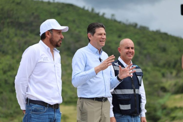 Alfonso Martínez supervisa obras del Acuaférico; beneficiarán al 80% de las y los morelianos