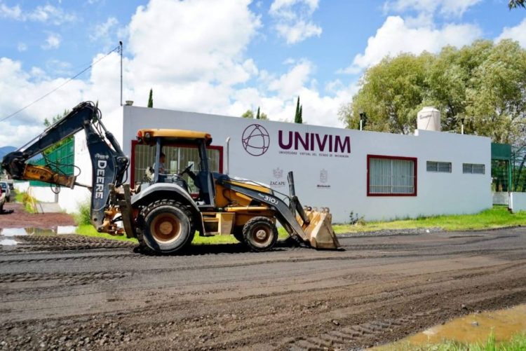 Gobierno de Zacapu responde a la ciudadanía con mantenimiento en vialidades y dotación de servicios básicos
