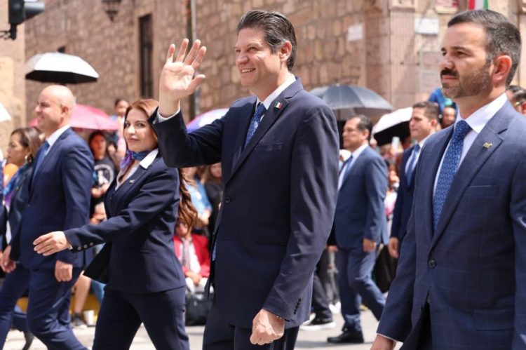 En Morelia, miles de familias disfrutaron con alegría y paz el desfile por la Independencia de México