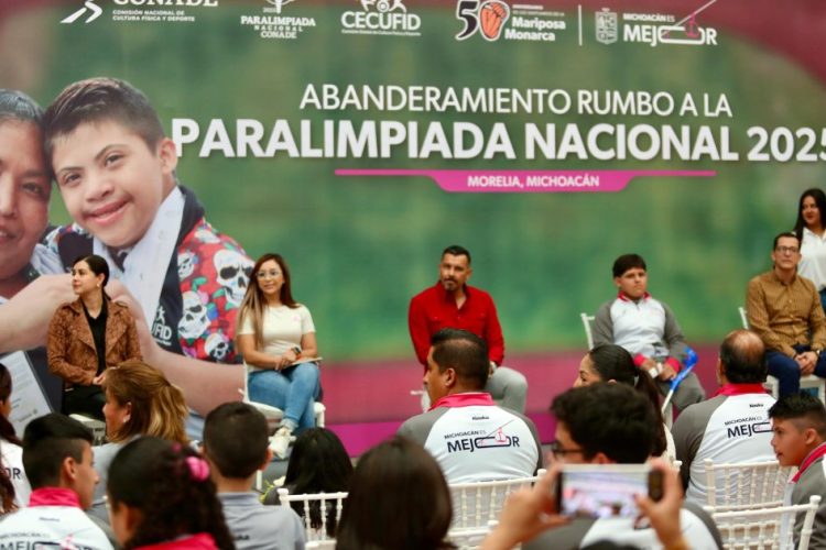 Es abanderada la delegación michoacana que competirá en Paralimpiada Nacional 2025