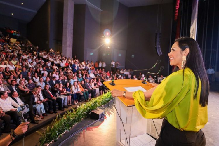 Araceli Saucedo reconoce trabajo de legisladores del PRD en Michoacán