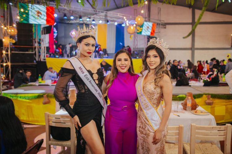 Dayana Pérez Mendoza asiste al certamen de elección de la Reina de la Silla en Opopeo*