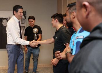 Alfonso Martínez reconoce al Club Michoacán de Sordos por su tercer lugar en torneo relámpago
