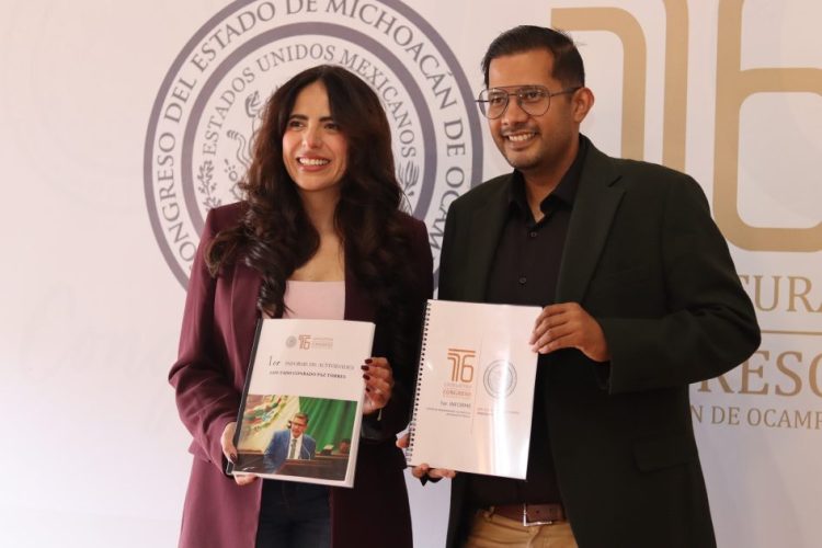 Conrado Paz entrega su Primer Informe Legislativo a la Mesa Directiva del Congreso