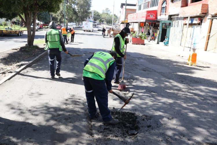 En distintos puntos, Gobierno de Morelia realiza acciones de bacheo y mantenimiento vial