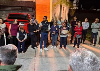 Yankel Benítez se reúne con vecinos de Hacienda del Valle