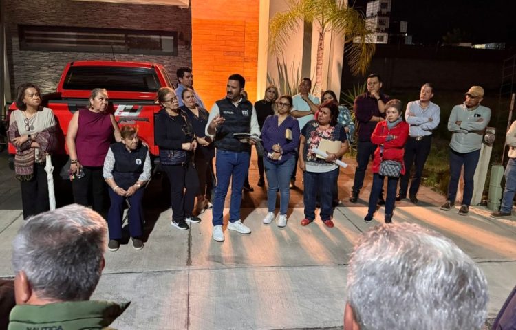 Yankel Benítez se reúne con vecinos de Hacienda del Valle