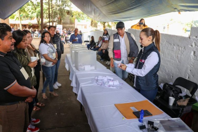 IEM realiza consulta en San Miguel del Monte para definir el método de votación de la consulta por el autogobierno