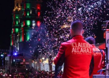 Claudio Alcaraz enciende la fiesta moreliana con su música regional mexicana