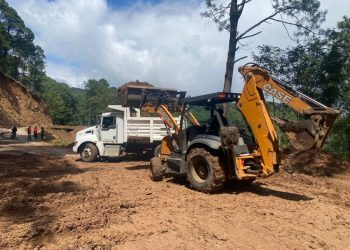Gobierno de Alfonso Martínez atiende de inmediato obstrucción de caminos rurales tras afectaciones por lluvias