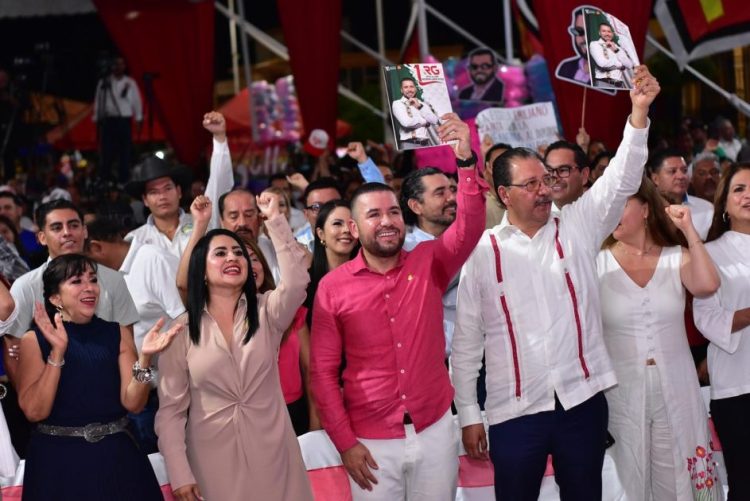 Destaca Reyes Galindo política de la mano del pueblo