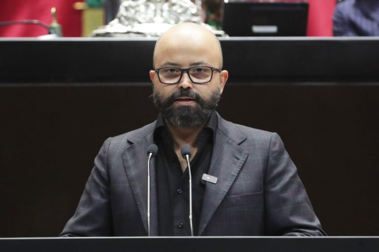 Presentan reforma para proteger los derechos de los usuarios que contratan telefonía móvil