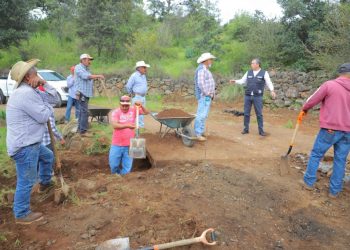 Barragán mejora caminos en las tenencias de Morelia