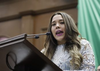 Xóchitl Ruiz González impulsa la dignificación laboral y salarial en la FGE y es aprobada por el Pleno del Congreso