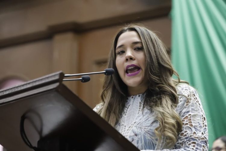 Xóchitl Ruiz González impulsa la dignificación laboral y salarial en la FGE y es aprobada por el Pleno del Congreso