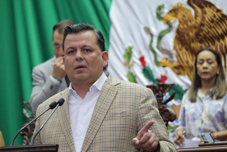 Así como piden una Palestina Libre, deberían exigir un Apatzingán libre de doble cuota: Memo Valencia