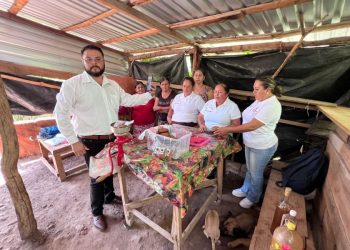 Vicente Gómez impulsa a mujeres emprendedoras del Distrito XIX