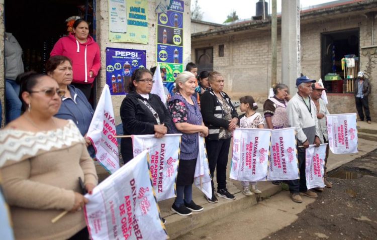 Inicia Dayana Pérez trabajos de mejoramiento vial en Santa Clara del Cobre