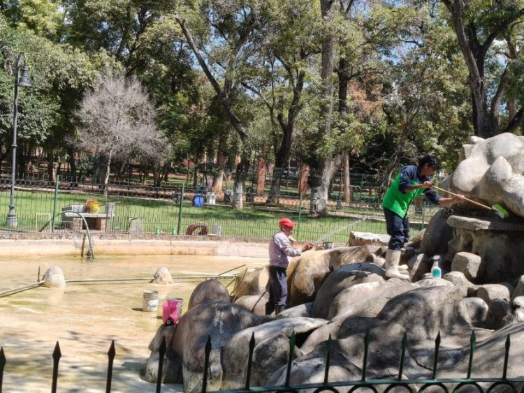 Gobierno de Morelia realiza limpieza de la Fuente de ‘Los Patos’
